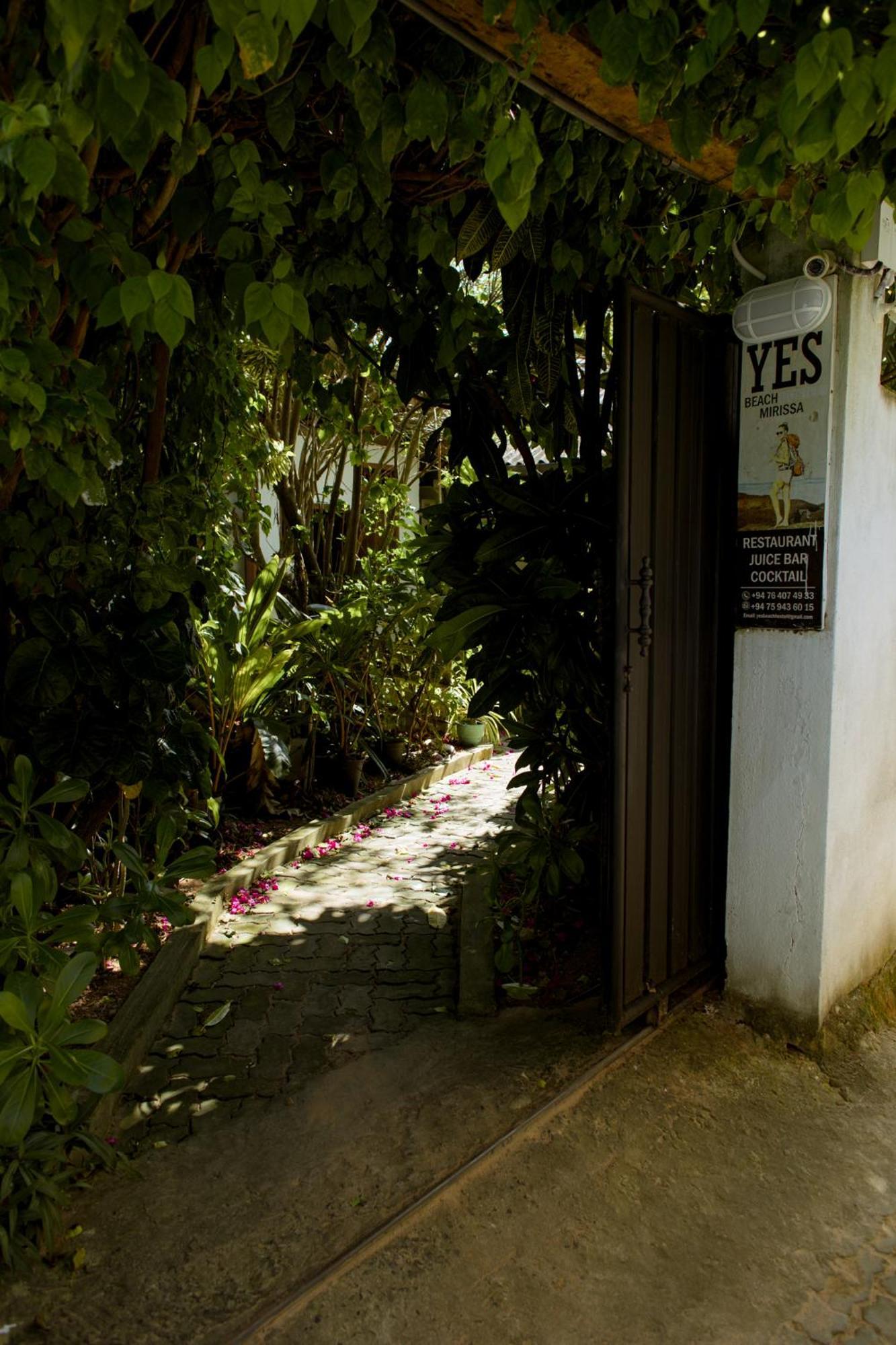 Yes Beach House Мірісса Екстер'єр фото