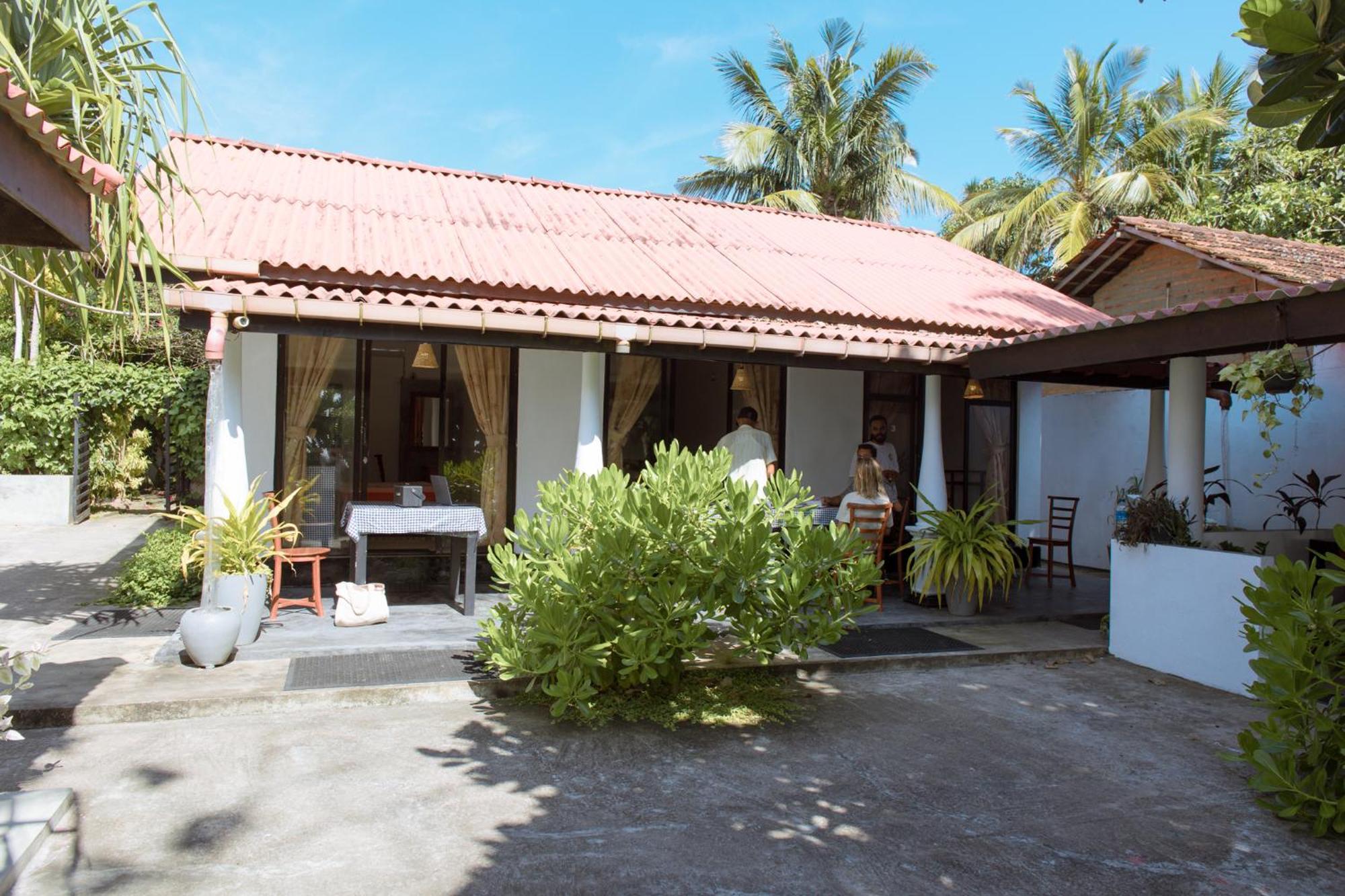 Yes Beach House Мірісса Екстер'єр фото